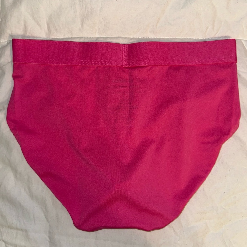 Express Moisture-Wicking Performance Briefs (XS) - Picture 2 of 2